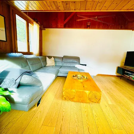 Cozy In Vintage House In